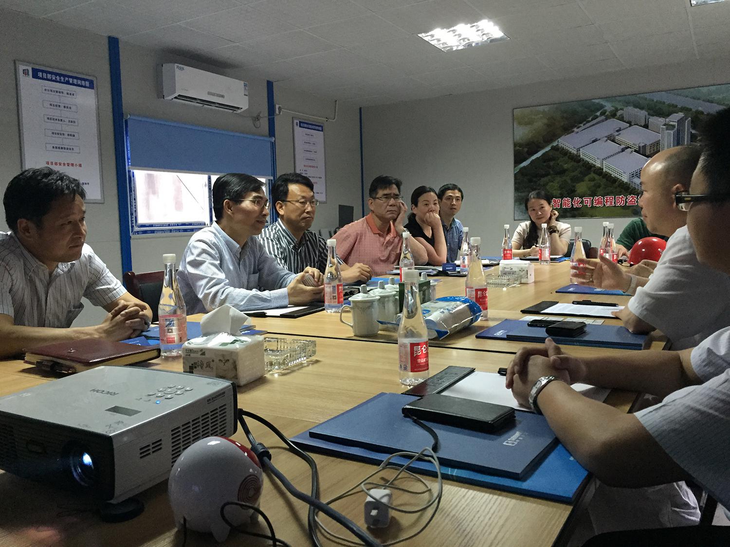 1474433461200700.jpg 2015年6月宁波北仑区区长胡奎携北仑区发改委、财政局等领导莅临盛威亚太总部建造工地视察指导工作.JPG